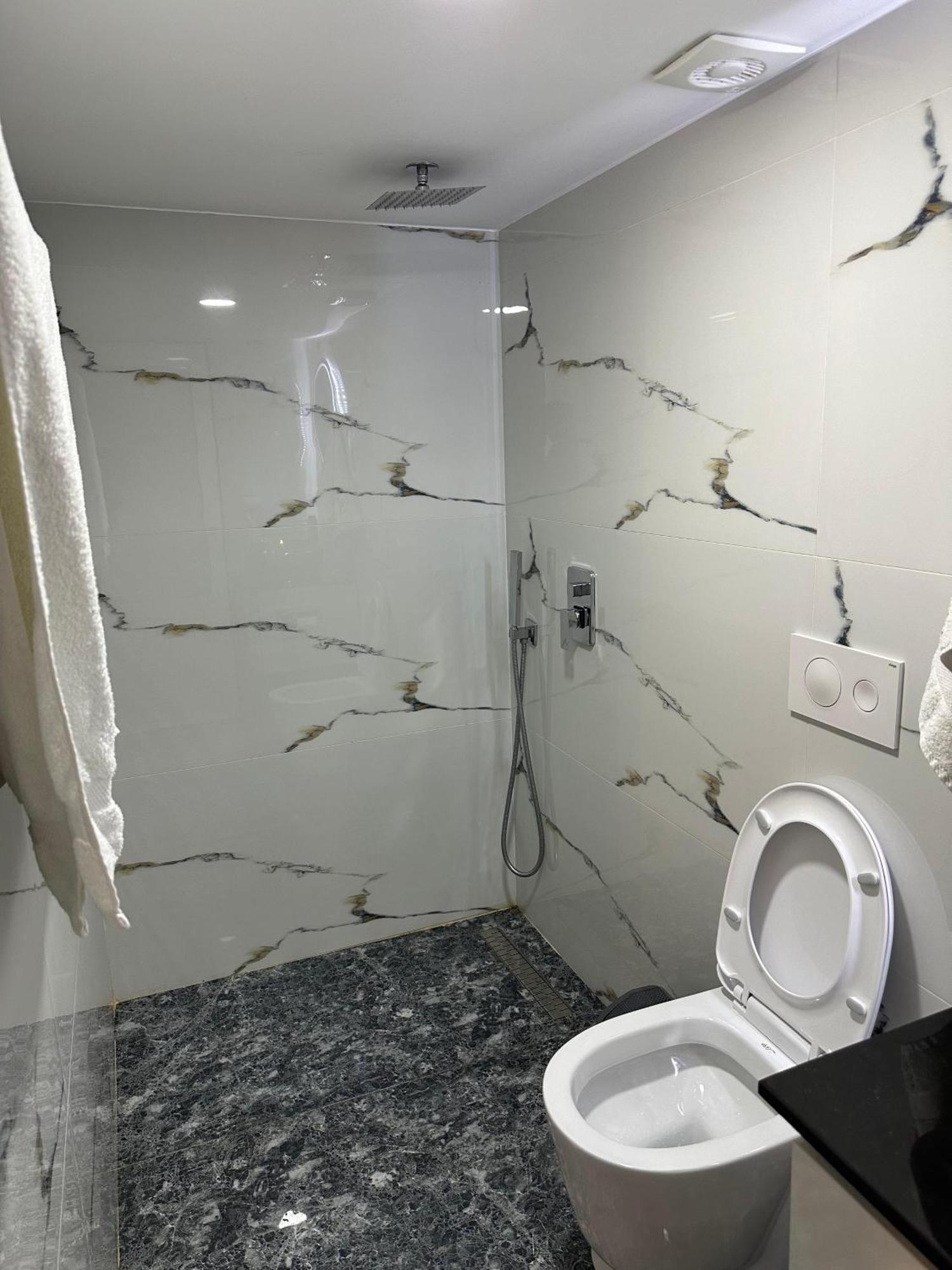 Rent 2 Rolandi * Pogradec